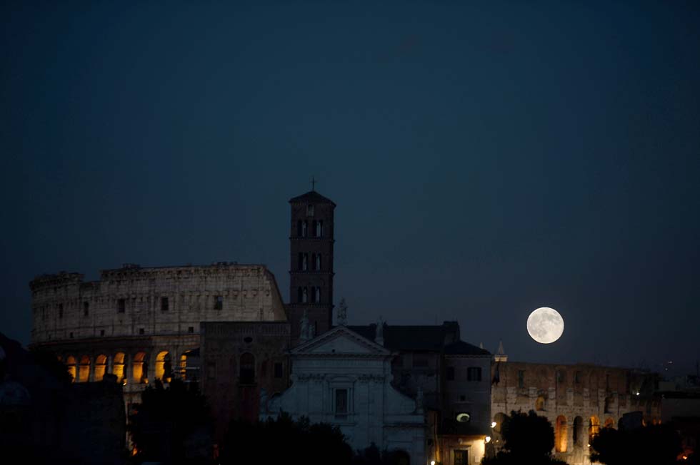 ITALY-SUPERMOON-FEATURE